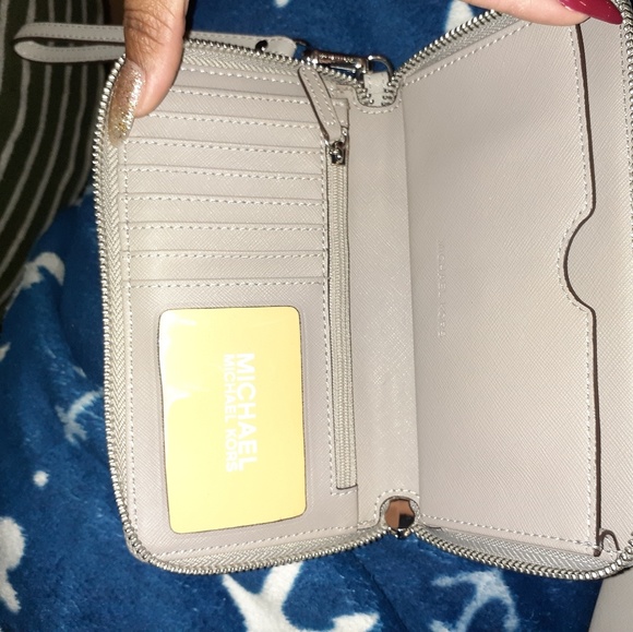 Michael Kors Set - Picture 3 of 3